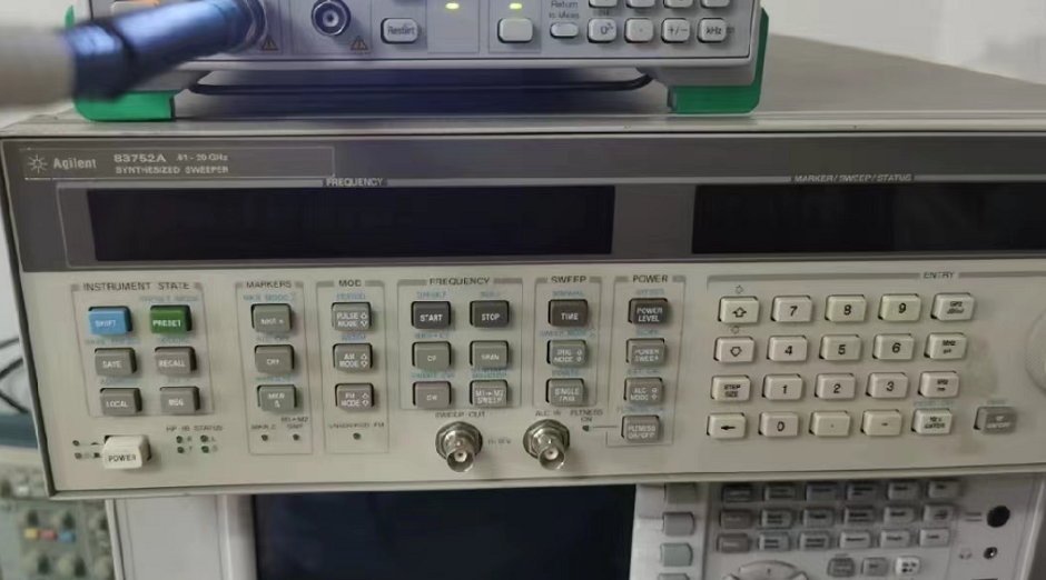 信號(hào)源83752A.png